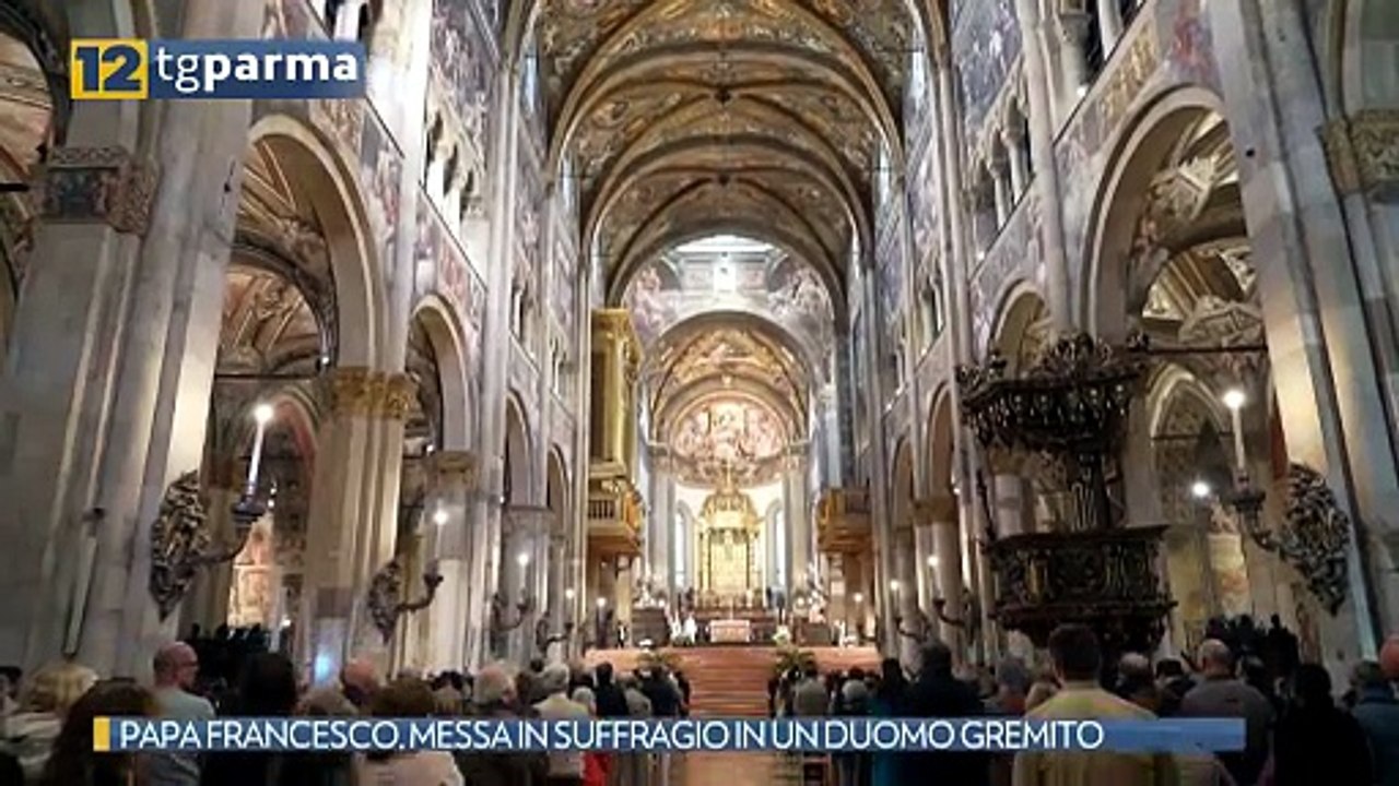 PAPA FRANCESCO, MESSA IN SUFFRAGIO IN UN DUOMO GREMITO | PAPA FRANCESCO, MESSA IN SUFFRAGIO IN UN DUOMO GREMITO