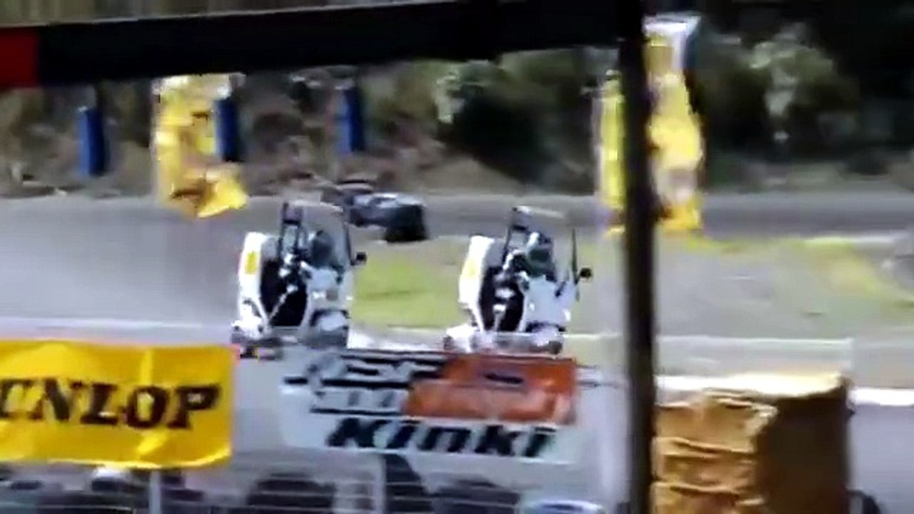 gara con moto da postini due concorrenti