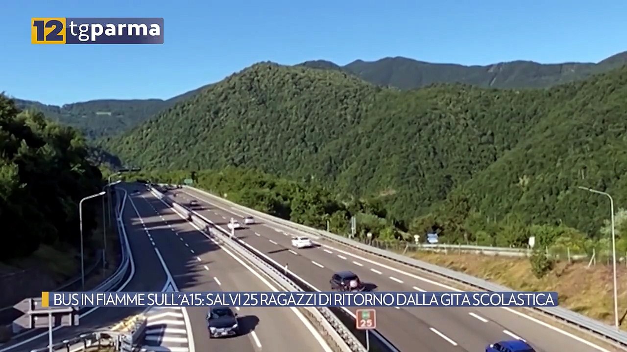 BUS IN FIAMME SULL'A15: SALVI 25 RAGAZZI DI RITORNO DALLA GITA SCOLASTICA | BUS IN FIAMME SULL'A15: SALVI 25 RAGAZZI DI RITORNO DALLA GITA SCOLASTICA
