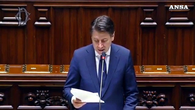 Coronavirus, Conte ringrazia gli operatori sanitari: lungo applauso della Camera