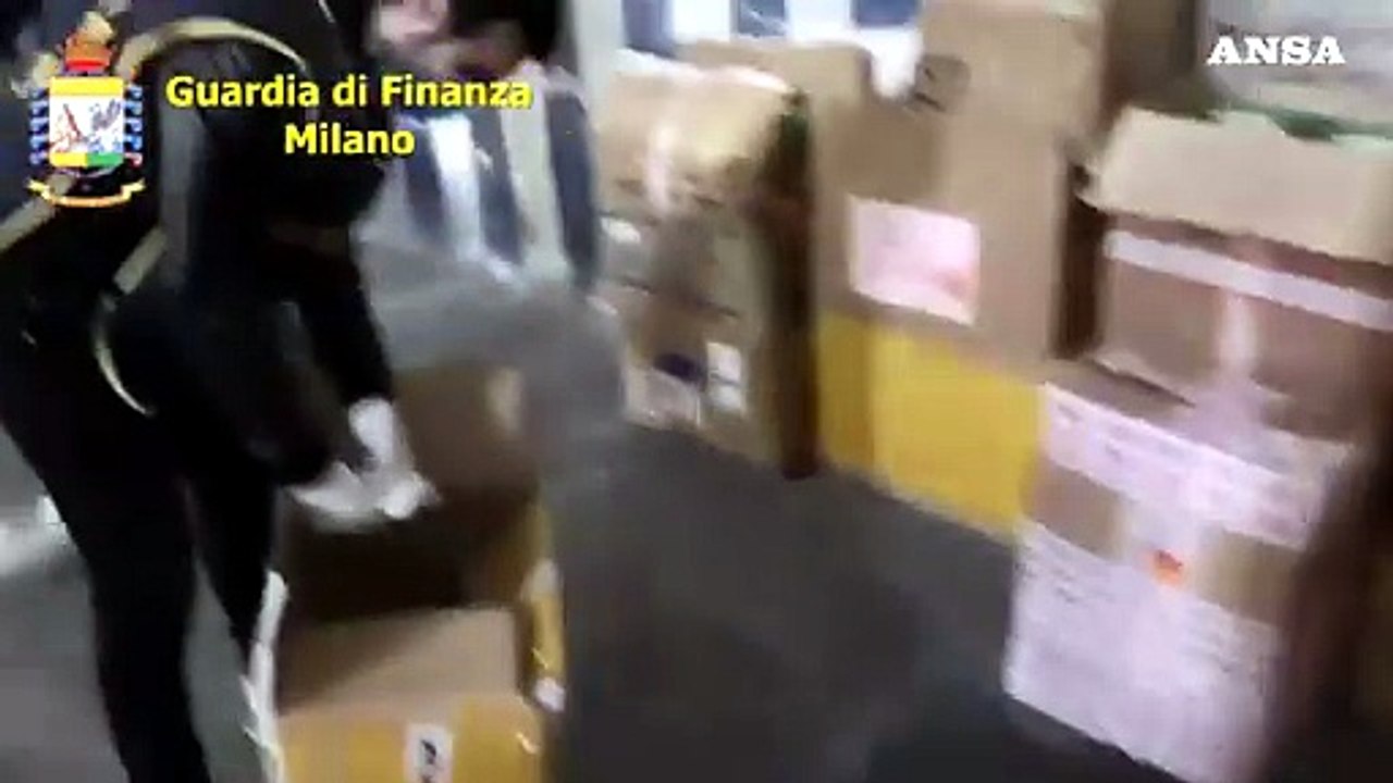 Milano, sequestrate 360 mila mascherine con false attestazioni doganali