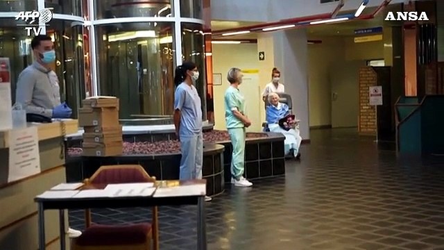 Belgio, a 100 anni sconfigge il coronavirus: l'applauso dei medici