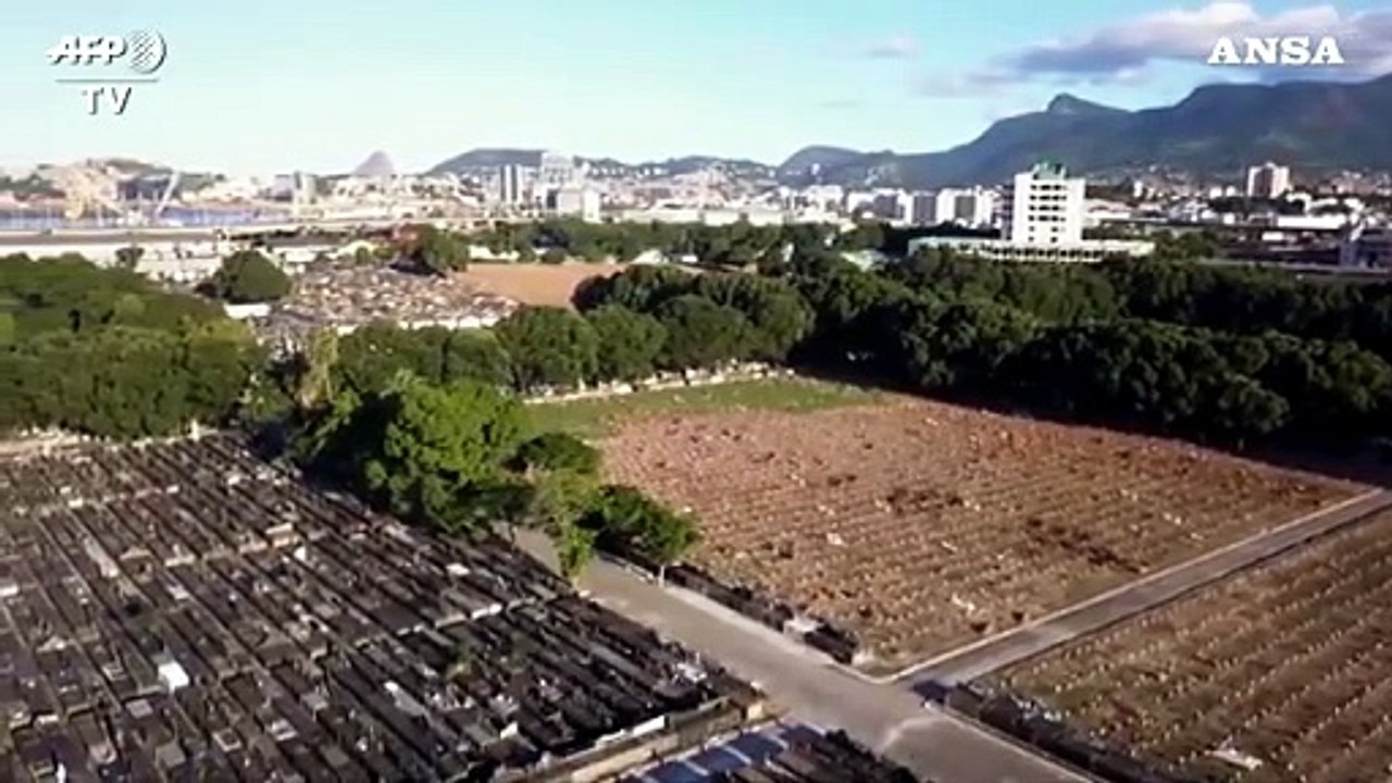 Coronavirus, a Rio allestito grande cimitero per le migliaia di vittime