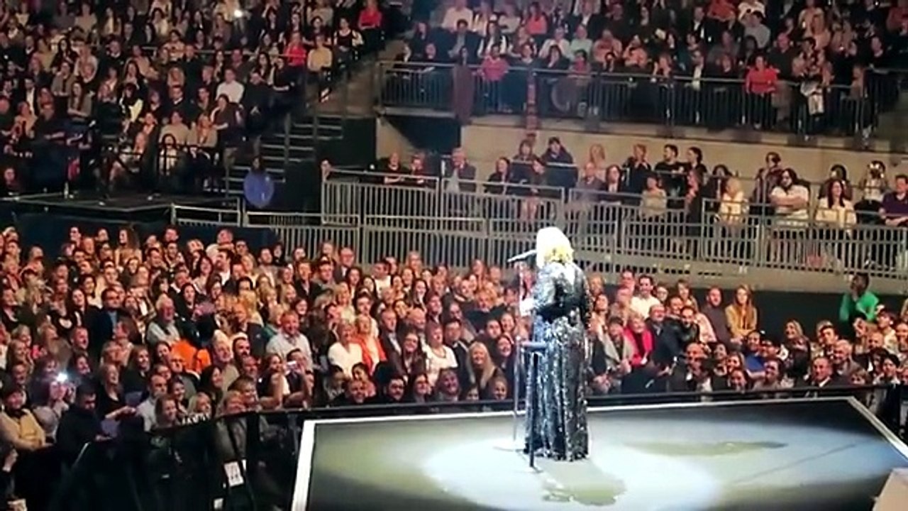 adele concerto bastardi terroristi