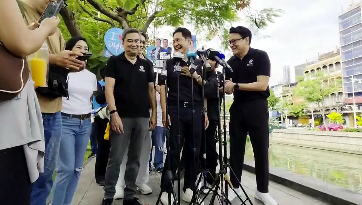 "ปชป." ลุยหาเสียงตรอกหม้อ เขตพระนคร ชี้สตรีทฟู้ดเสน่ห์กรุงเทพฯ-ยืดหยุ่นทางเท้าได้ (มีคลิป)