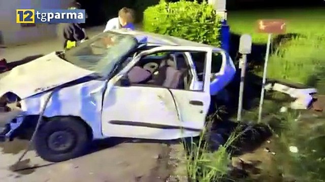 SCHIANTO NELLA NOTTE A BAGANZOLA: 5 RAGAZZI FERITI, UNO E' MOLTO GRAVE | SCHIANTO NELLA NOTTE A BAGANZOLA: 5 RAGAZZI FERITI, UNO E' MOLTO GRAVE