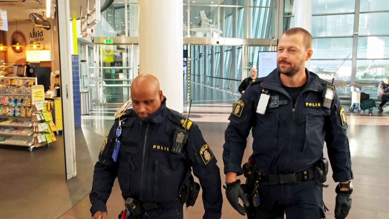 Border Control Sweden S08E02 Suspected Human Trafficking