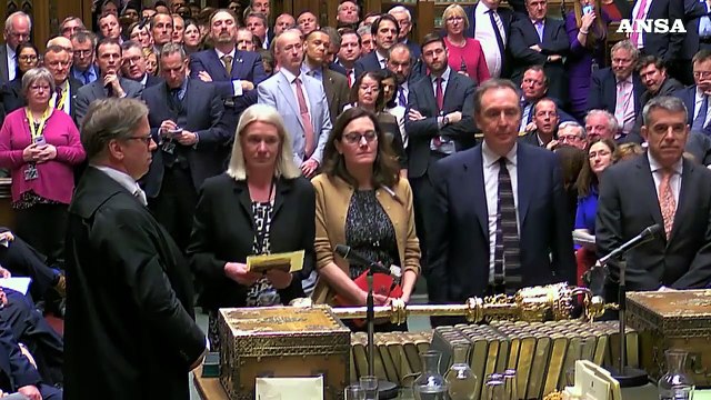 Brexit: nella notte passa (per un voto) una legge che esclude il no deal Video