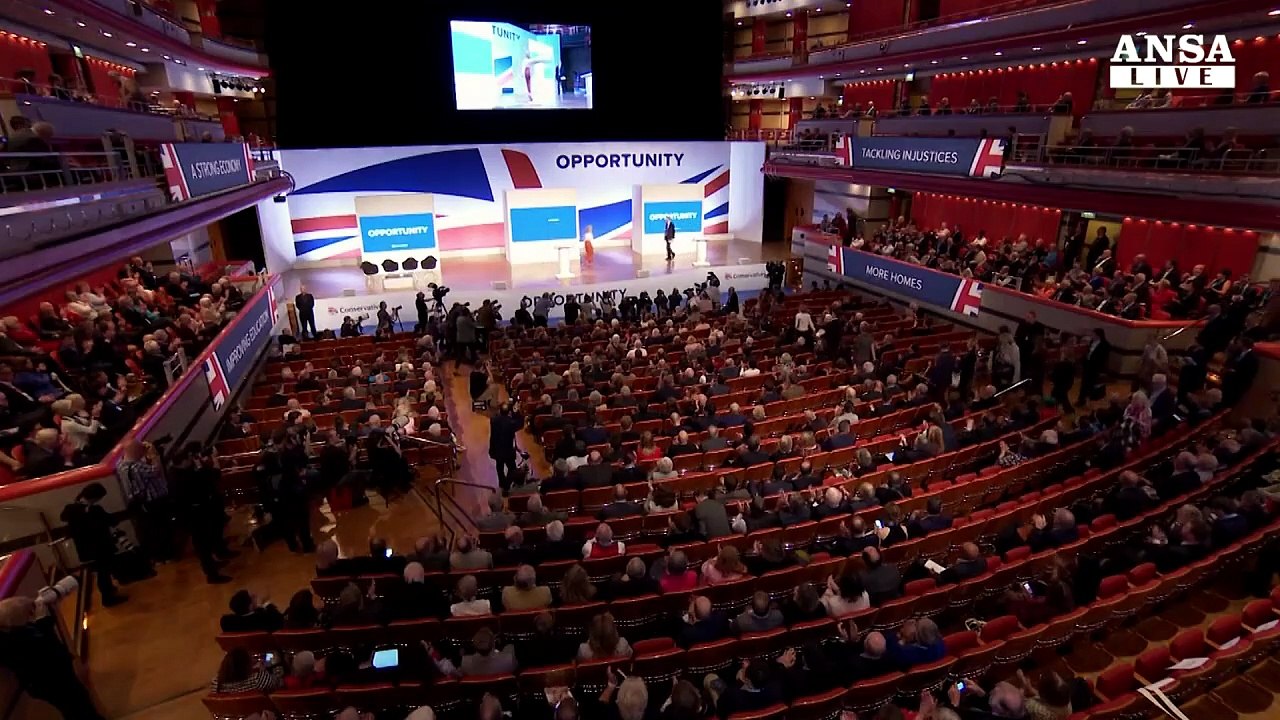 Tory divisI su Brexit, unito contro Bruxelles