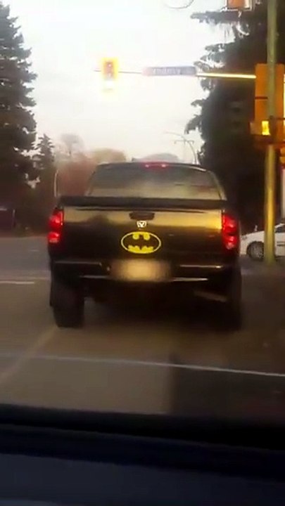 Vestito da Batman sulla scena del crimine: "Avete bisogno"? La polizia lo caccia