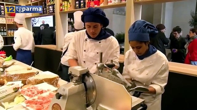 Taglio del nastro in piazza Garibaldi per l'edizione 2019 di 'Cibus Off'
