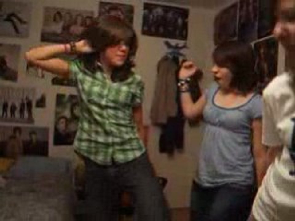 Chicky, Fraiseuh & Cherry dancing xD
