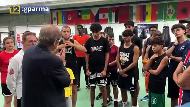 ALLA BOXE PARMA LA VISITA DEL VESCOVO ENRICO SOLMI | ALLA BOXE PARMA LA VISITA DEL VESCOVO ENRICO SOLMI