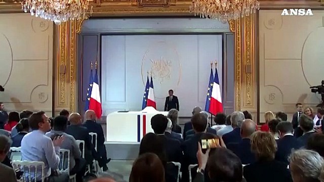 Macron non ferma i gilet gialli, nuove proteste
