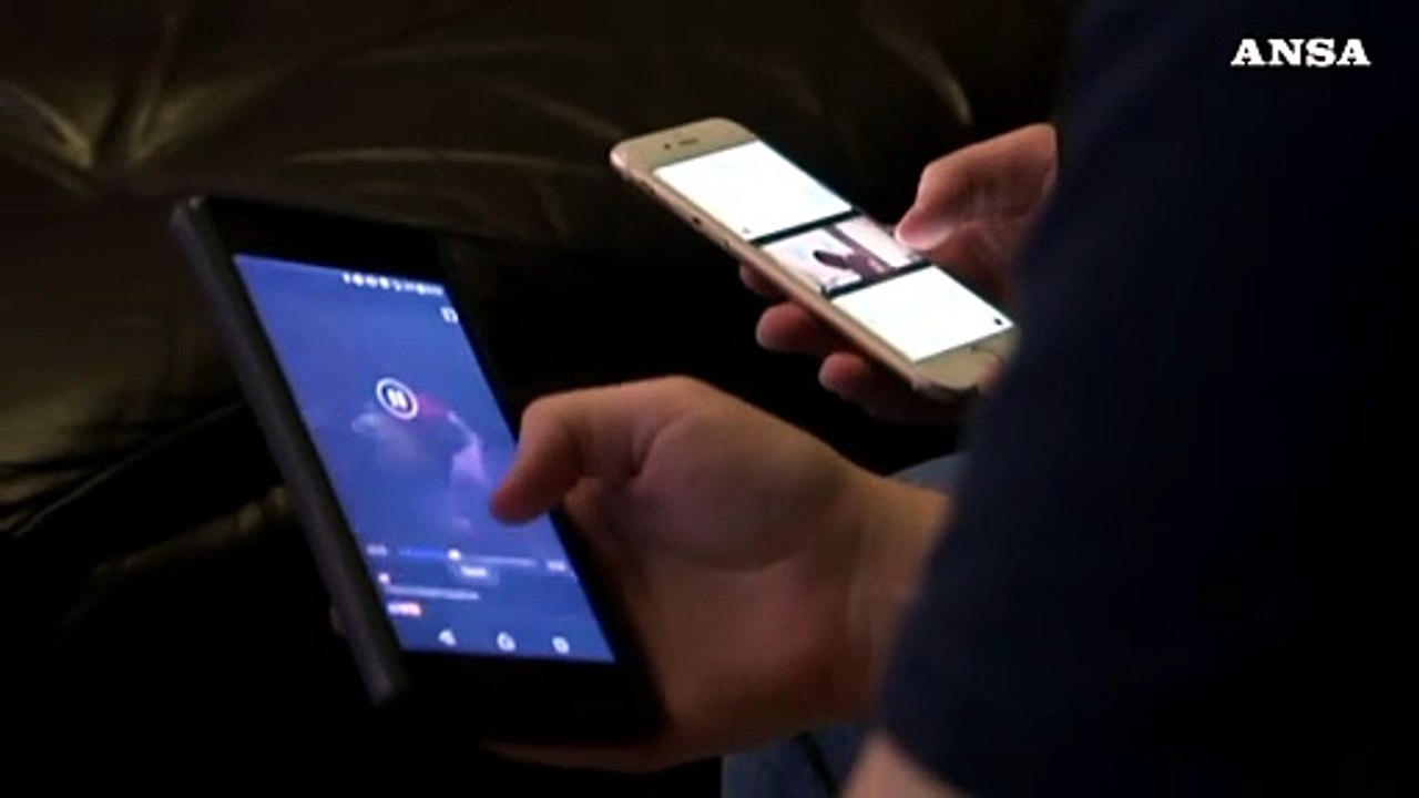 Rubati dai cellulari dati di centinaia di italiani