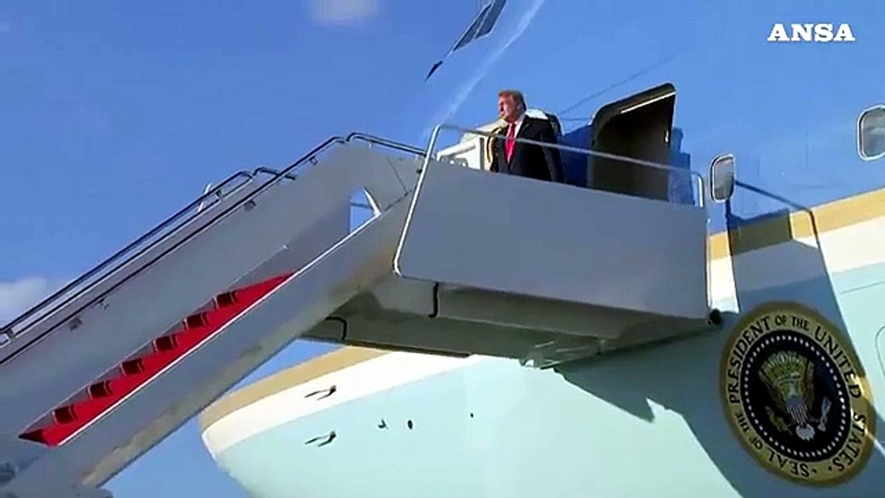 Schiaffo a Trump, bloccati fondi per il muro