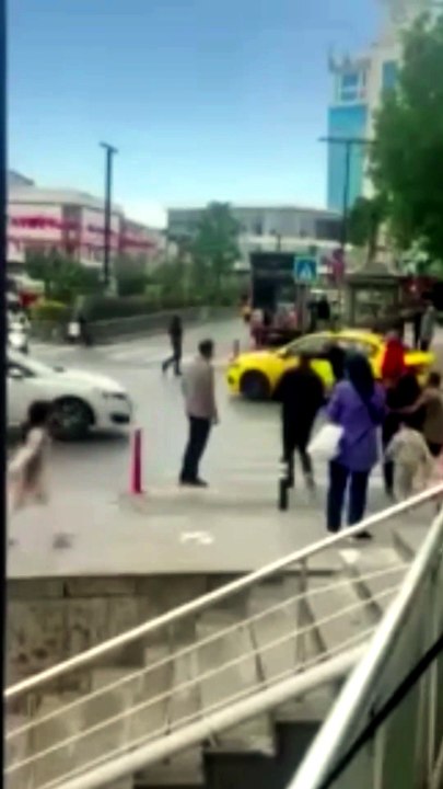 Kocamla ilişkin var dedi, genç kızı defalarca bıçakladı
