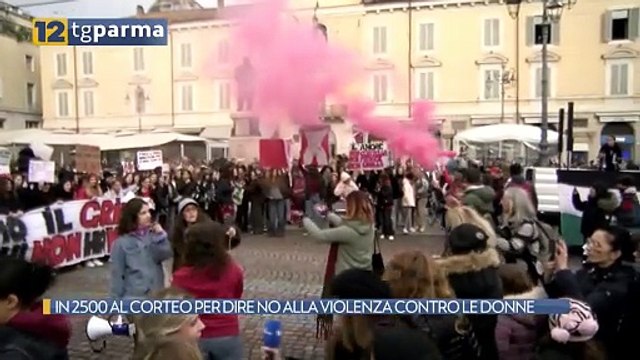 IN 2500 AL CORTEO PER DIRE NO ALLA VIOLENZA CONTRO LE DONNE | IN 2500 AL CORTEO PER DIRE NO ALLA VIOLENZA CONTRO LE DONNE