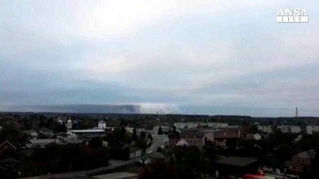 Esploso deposito munizioni in Ucraina