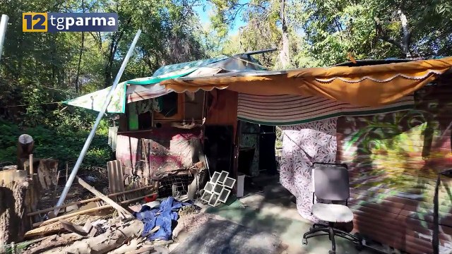 DEGRADO E INVISIBILI , A PARMA UNA TENDOPOLI DI FILIPPINI | DEGRADO E INVISIBILI , A PARMA UNA TENDOPOLI DI FILIPPINI