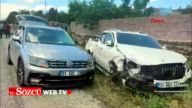 Kilis'te hafif ticari araç ile otomobil çarpıştı; 9 yaralı