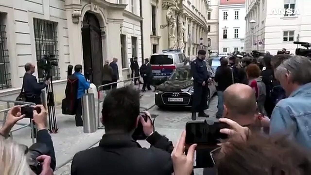 Austria, si dimette il vicecancelliere Strache
