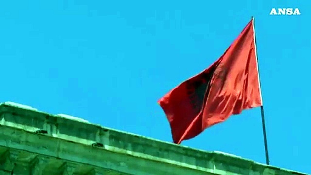 Albania, seggi aperti per le amministrative