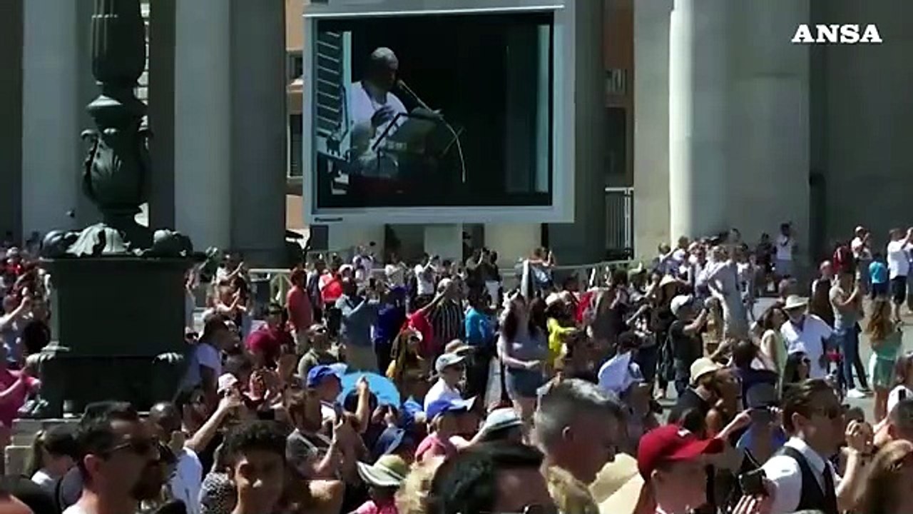 Papa, 'non spaventiamoci davanti a chi comanda tacere'