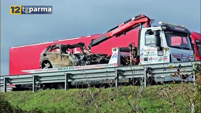 A15, AUTO CONTRO CAMION: CONDUCENTE CARBONIZZATO | A15, AUTO CONTRO CAMION: CONDUCENTE CARBONIZZATO