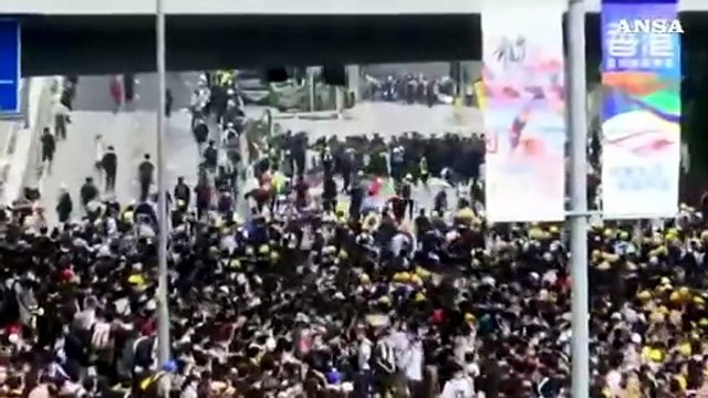 Rivolta a Hong Kong contro legge voluta da Cina