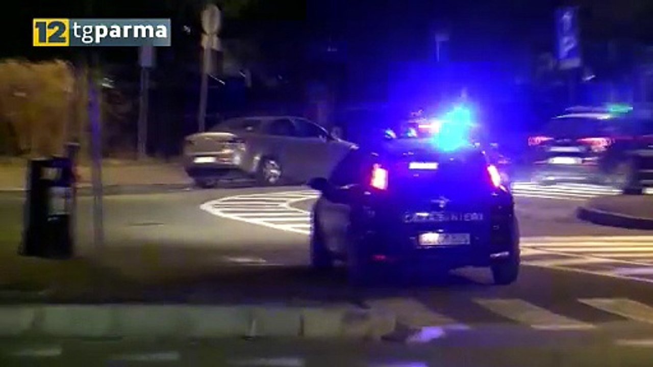 PICCHIATI E INSEGUITI, RAGAZZI SI RIFUGIANO IN UN BAR DI VIA FARINI | PICCHIATI E INSEGUITI, RAGAZZI SI RIFUGIANO IN UN BAR DI VIA FARINI