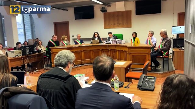 NEONATI SEPOLTI, CHIARA: HO PARTORITO IN PIEDI, HO MESSO IL BIMBO NELLA BUCA FATTA DAI CANI | NEONATI SEPOLTI, CHIARA: HO PARTORITO IN PIEDI, HO MESSO IL BIMBO NELLA BUCA FATTA DAI CANI