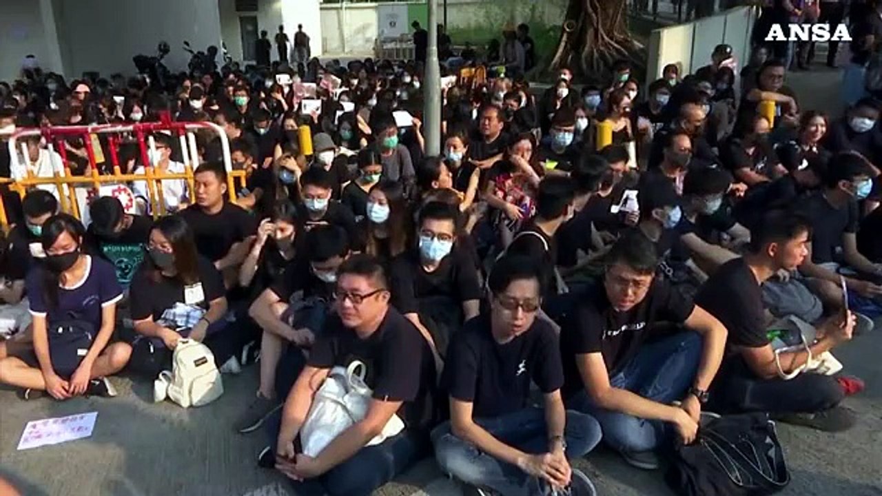 Hong Kong, studenti protestano per il compagno ferito negli scontri
