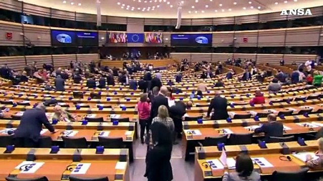 Brexit, Barnier e Juncker: Accordo difficile, ma possibile