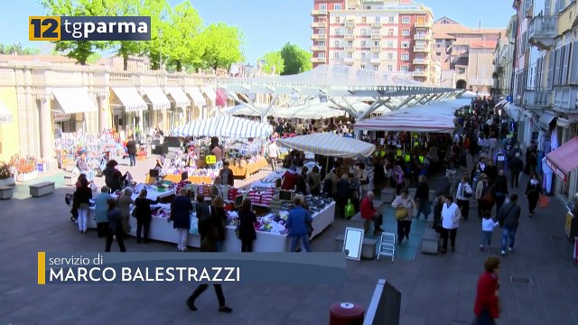 GDF SEQUESTRA 1.900 PRODOTTI DI MARCA CONTRAFFATTI IN GHIAIA | GDF SEQUESTRA 1.900 PRODOTTI DI MARCA CONTRAFFATTI IN GHIAIA