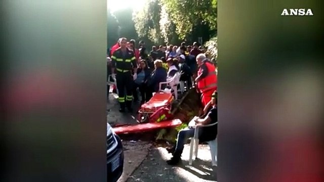 Roma, bus contro un albero: i feriti vengono portati in ospedale