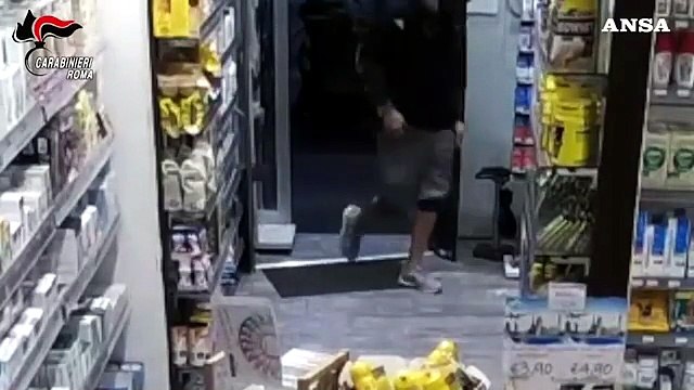 Roma, armato di pistola rapina una farmacia: arrestato