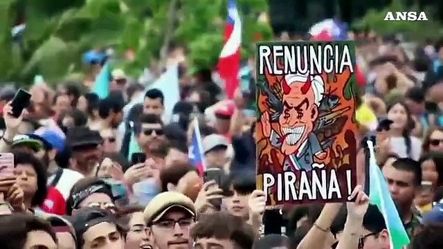 Proteste pacifiche in Cile: ciclisti in corteo a Santiago