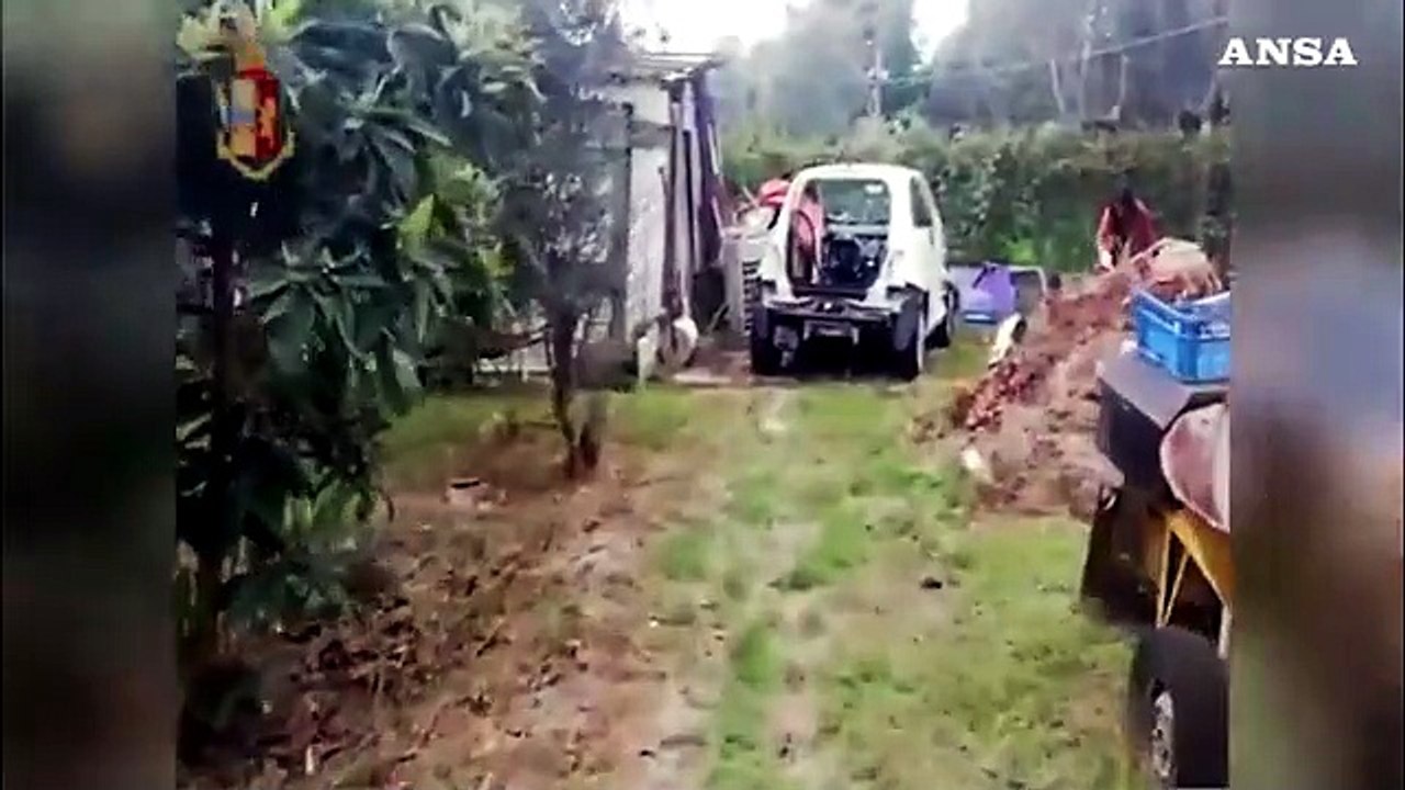 Roma, scoperto giardino autoricambi rubati: denunciato 42enne