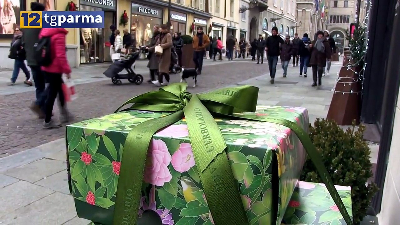 NATALE, LA CORSA AI REGALI: TANTA GENTE IN CENTRO E AUTOBUS GRATIS NEL WEEKEND | NATALE, LA CORSA AI REGALI: TANTA GENTE IN CENTRO E AUTOBUS GRATIS NEL WEEKEND