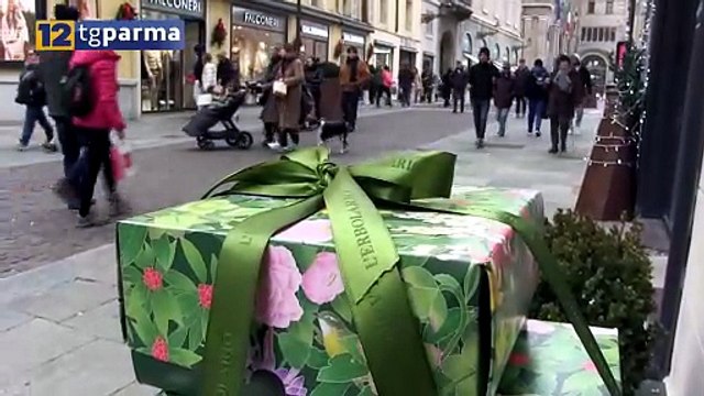 NATALE, LA CORSA AI REGALI: TANTA GENTE IN CENTRO E AUTOBUS GRATIS NEL WEEKEND | NATALE, LA CORSA AI REGALI: TANTA GENTE IN CENTRO E AUTOBUS GRATIS NEL WEEKEND
