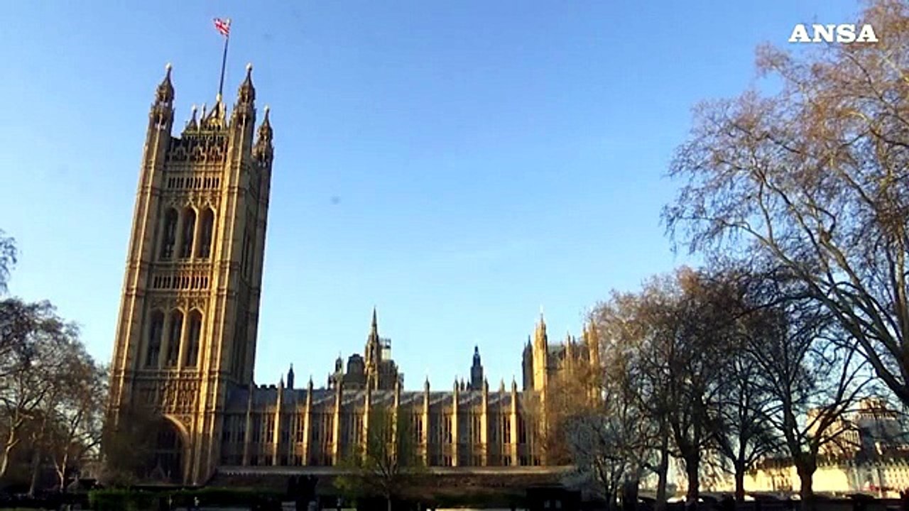 Pil ai minimi dal 2012, spettro recessione sulla Brexit