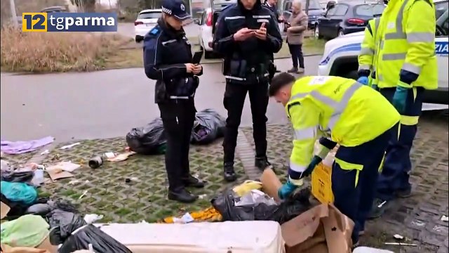 DISCARICA ABUSIVA ALL'EX SALAMINI, INTERVENTO DI POLIZIA LOCALE E IREN AMBIENTE | DISCARICA ABUSIVA ALL'EX SALAMINI, INTERVENTO DI POLIZIA LOCALE E IREN AMBIENTE