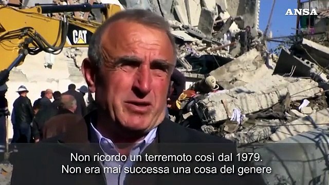 Terremoto Albania, si scava tra le macerie in cerca di sopravvissuti