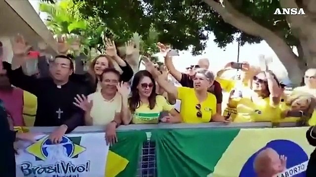 Bolsonaro accusa: Di Caprio finanzia Ong che incediano Amazzonia