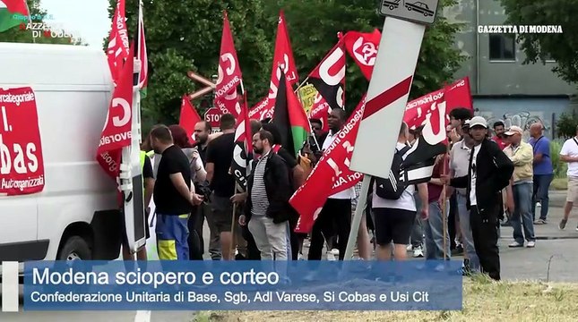 Sciopero e corteo dei sindacati, deposti fiori per i feriti della strage