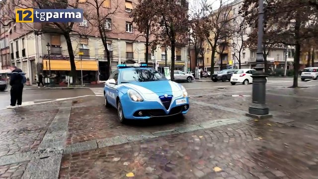 DONNA MINACCIA IL COMPAGNO CON UN COLTELLO DA CUCINA: ARRESTATA | DONNA MINACCIA IL COMPAGNO CON UN COLTELLO DA CUCINA: ARRESTATA