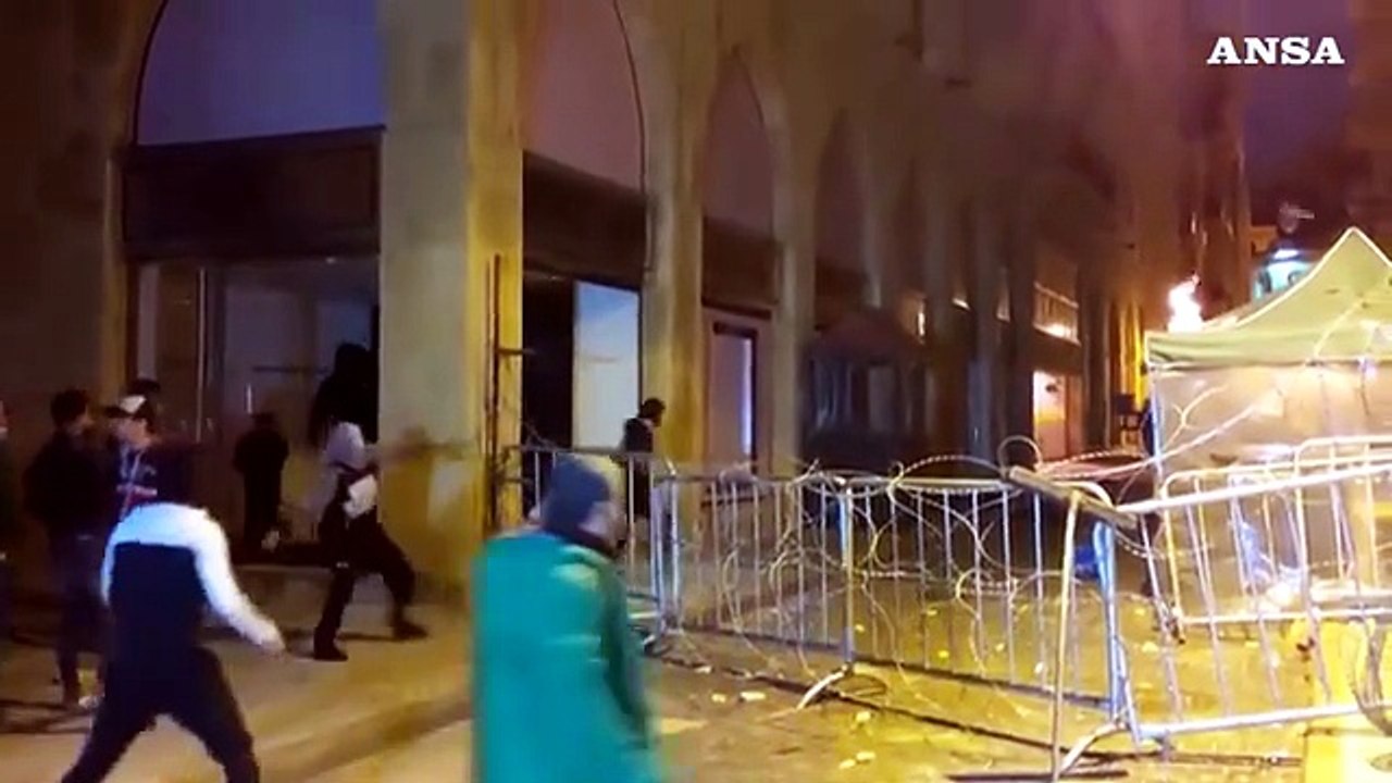 Libano, nuovi scontri tra manifestanti e polizia