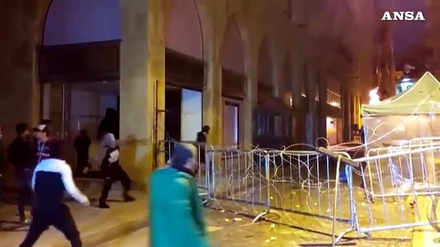 Libano, nuovi scontri tra manifestanti e polizia