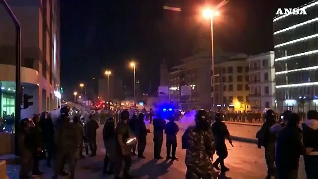 Proteste contro e'lite a Beirut, scontri tra manifestanti e sostenitori di Hezbollah